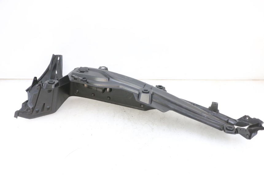 photo de LEFT FLOOR PANEL YAMAHA TRICITY 300 (2020 - 2024) - Technical close-up