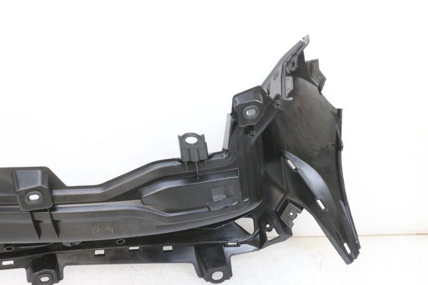 photo de LEFT FLOOR PANEL YAMAHA TRICITY 300 (2020 - 2024) - Fixing points details