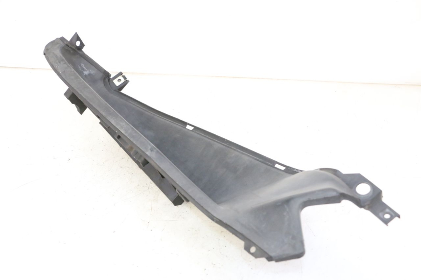 photo de LEFT FLOOR PANEL YAMAHA X-CITY XCITY 125 (2007 - 2013) - Fixing points details