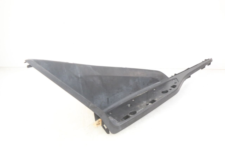 photo de LEFT FOOTREST KYMCO X-TOWN XTOWN 125 (2016 - 2021) - Surface and material condition