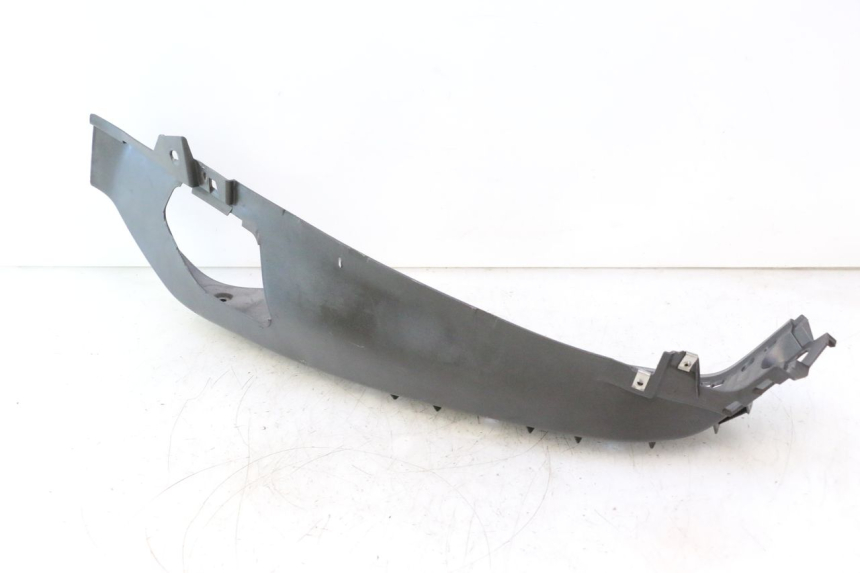 photo de LEFT FLOOR PANEL PIAGGIO X8 STREET 125 (2006 - 2007) - Technical close-up