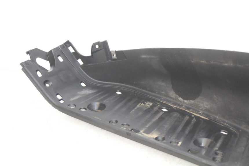 photo de LEFT FOOTREST PIAGGIO XEVO - X EVO 125 (2007 - 2017) - Surface and material condition