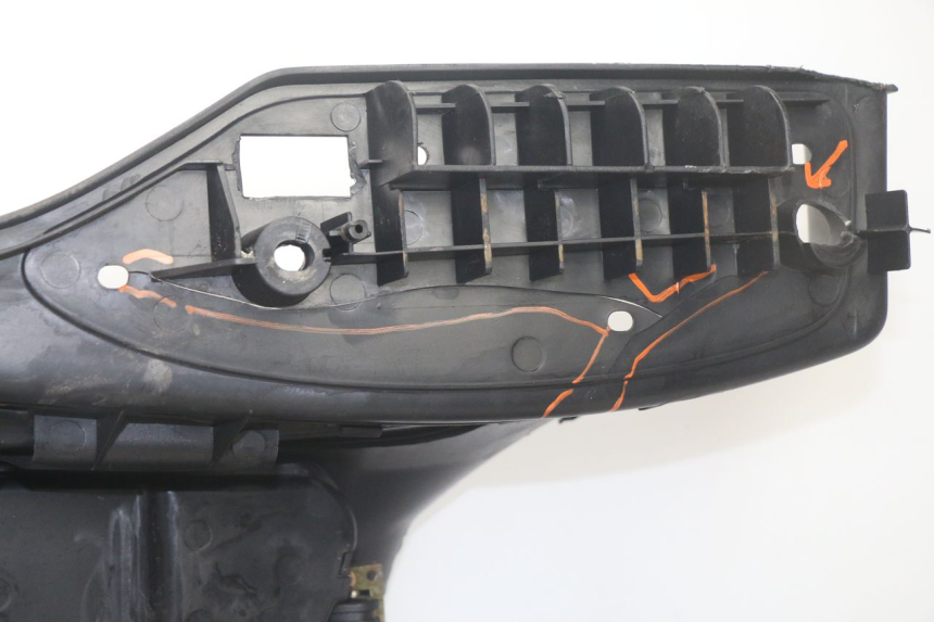 photo de FLOOR PANEL SYM GTS EVO 125 (2009 - 2013) - Surface and material condition