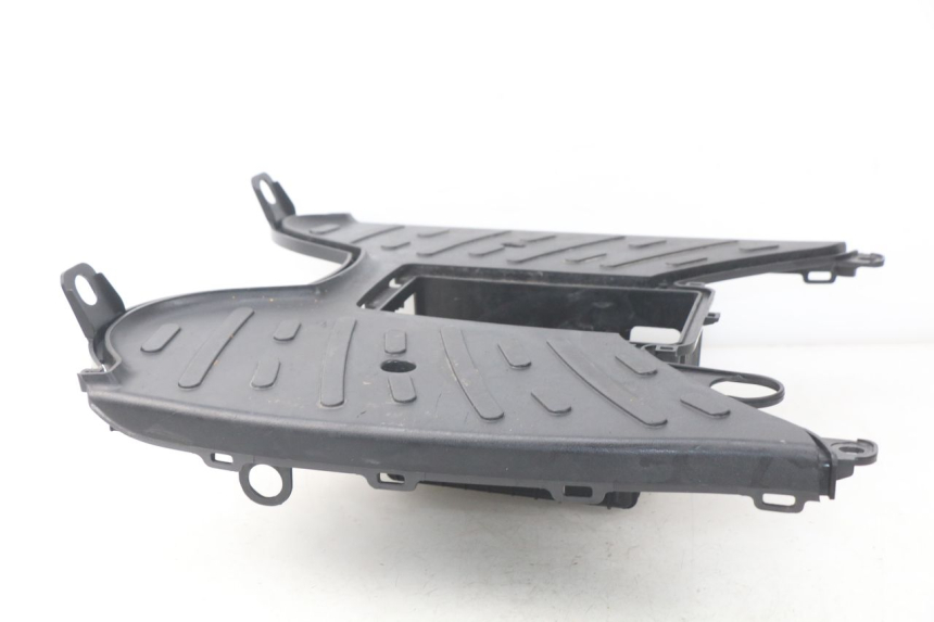 photo de FOOTREST PEUGEOT KISBEE 4T 50 (2010 - 2017) - Fixing points details