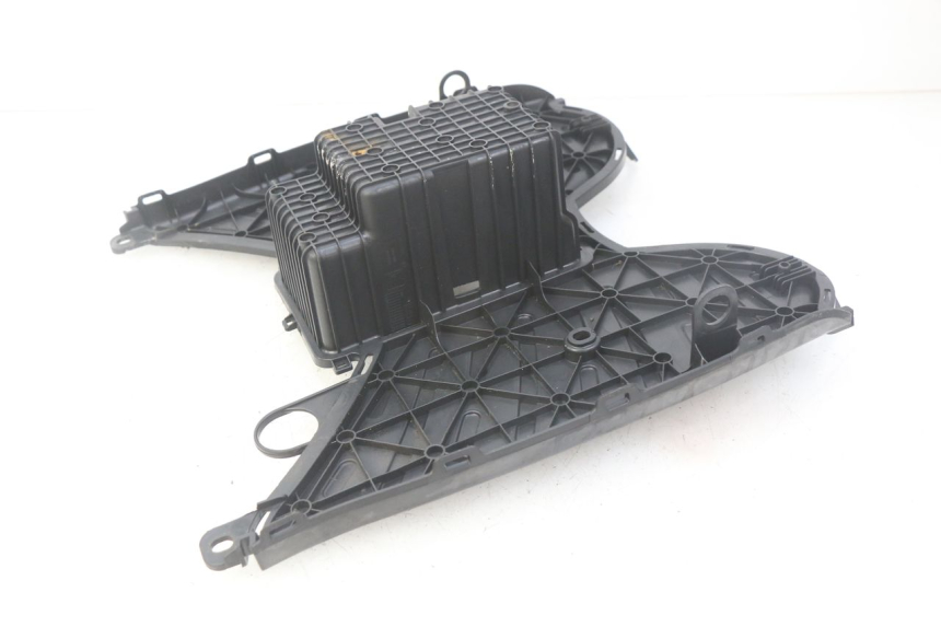 photo de FOOTREST PEUGEOT KISBEE 4T 50 (2010 - 2017) - Fixing points details