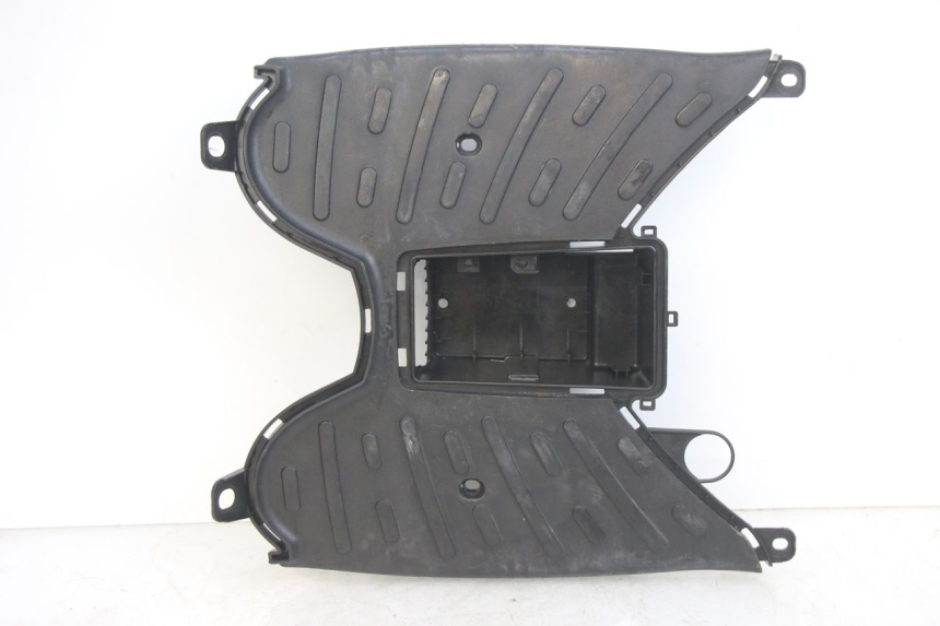 photo de FOOTREST PEUGEOT KISBEE 4T 50 (2010 - 2017) - Surface and material condition