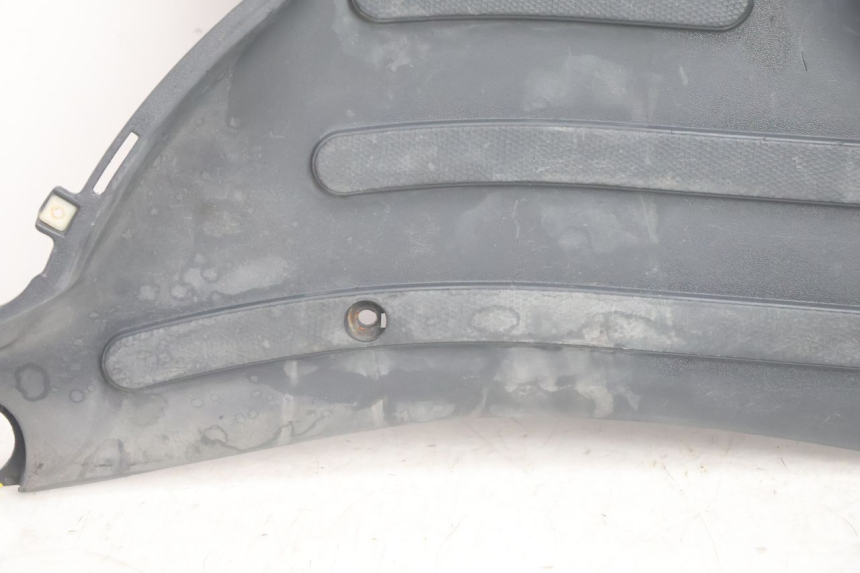 photo de FLOOR PANEL PIAGGIO LIBERTY 125 (1998 - 2008) - Zoom on usage condition