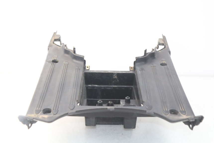 photo de FLOOR PANEL KYMCO LIKE 4T 50 (2009 - 2018) - Fixing points details