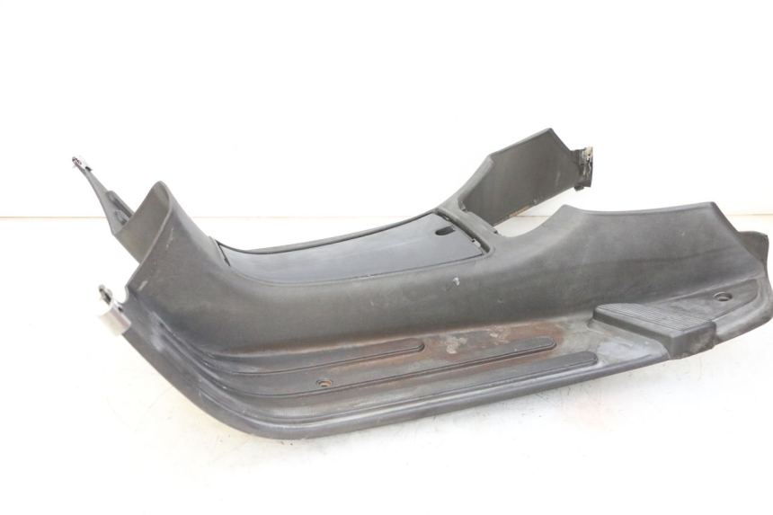 photo de FLOOR PANEL PIAGGIO LXV 4T 50 (2009 - 2013) - Distinctive features