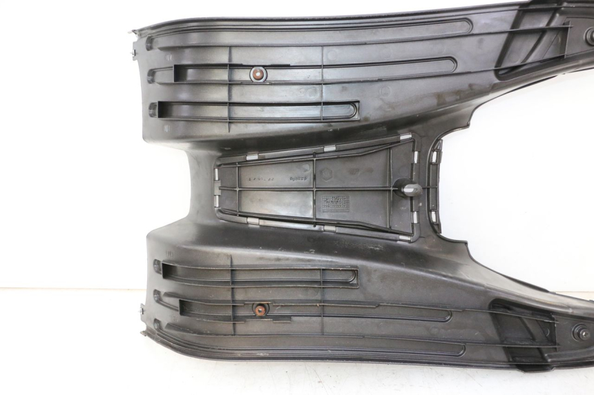 photo de FLOOR PANEL PIAGGIO LXV 4T 50 (2009 - 2013) - Technical close-up
