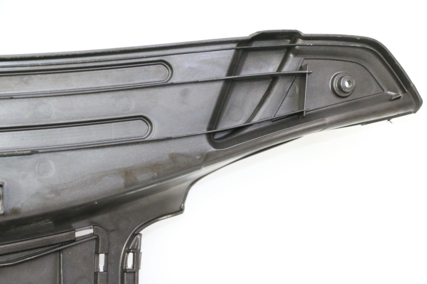 photo de FLOOR PANEL PIAGGIO LXV 4T 50 (2009 - 2013) - Fixing points details