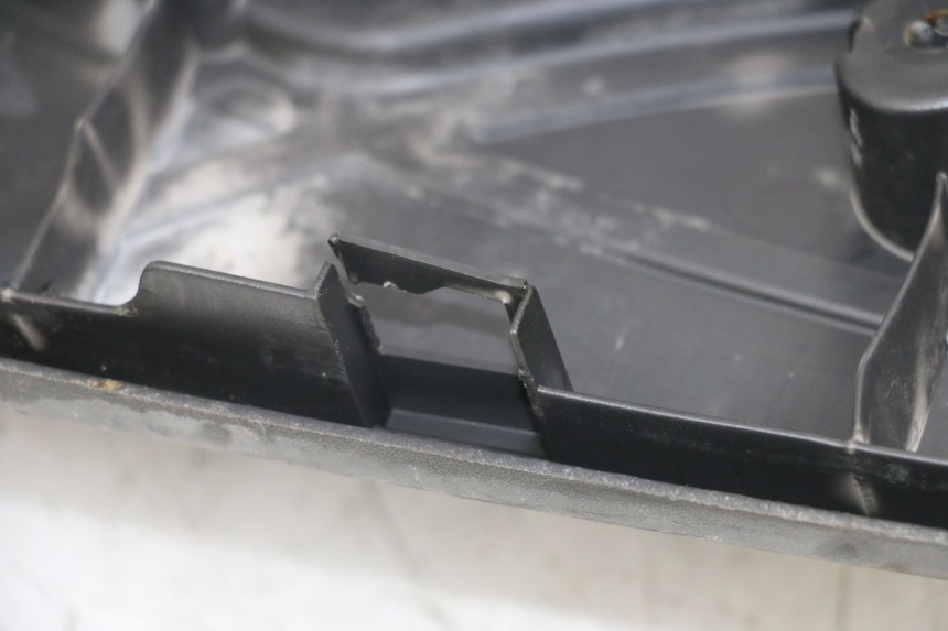 photo de FLOOR PANEL SYM MIO 50 (2005 - 2010) - Technical close-up