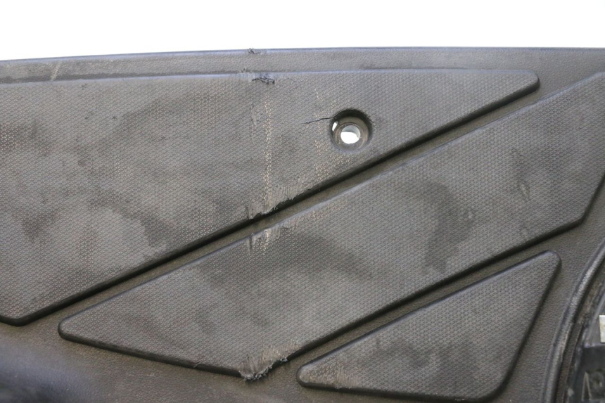 photo de FLOOR PANEL PIAGGIO NEW TYPHOON 50 (2018 - 2021) - High-resolution close-up