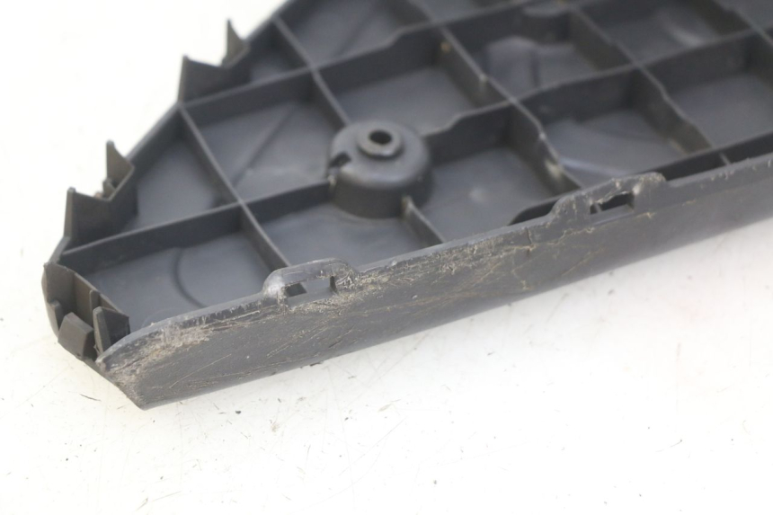 photo de FOOTREST SUZUKI SIXTEEN 125 (2008 - 2010) - Component detail