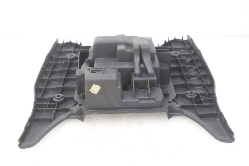 photo de FOOTREST SUZUKI SIXTEEN 125 (2008 - 2010) - Alternative perspective