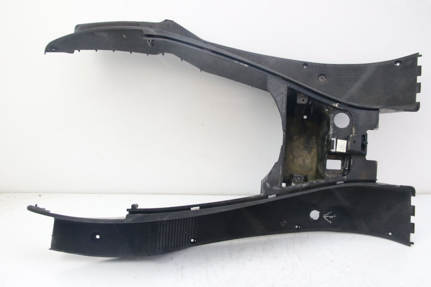 photo de FOOTREST MBK SKYLINER 125 (1998 - 2001) - Surface and material condition