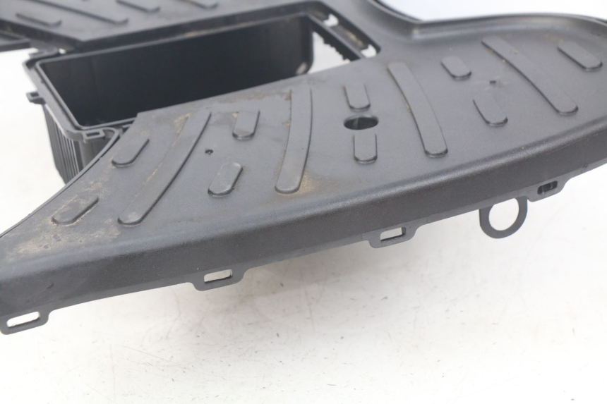 photo de FOOTREST PEUGEOT STREETZONE 4T 50 (2018 - 2023) - Technical close-up