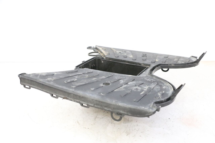 photo de FLOOR PANEL PEUGEOT STREETZONE I NAKED 2T 50 (2018 - 2020) - Fixing points details