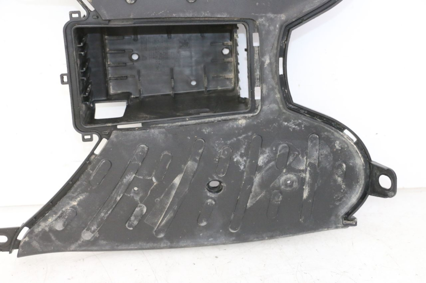 photo de FLOOR PANEL PEUGEOT STREETZONE I NAKED 2T 50 (2018 - 2020) - Surface and material condition