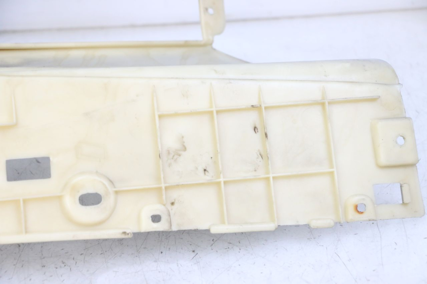 photo de FLOOR PANEL PIAGGIO SUPER LX 125 (2000 - 2003) - Zoom on usage condition