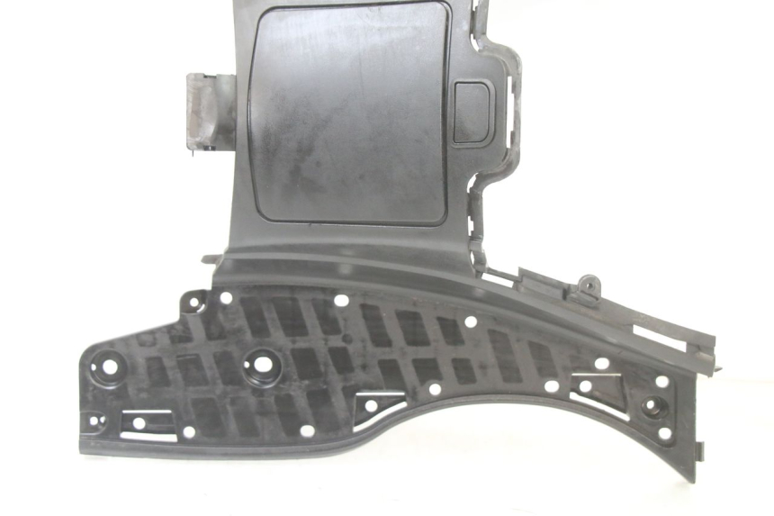 photo de FLOOR PANEL SUZUKI BURGMAN 125 (2015 - 2017) - Technical close-up