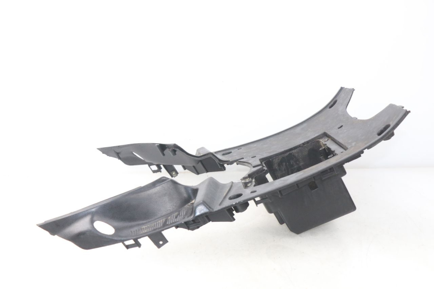 photo de FLOOR PANEL BAOTIAN TRAVEL SPIRIT 50 (2010 - 2012) - Fixing points details