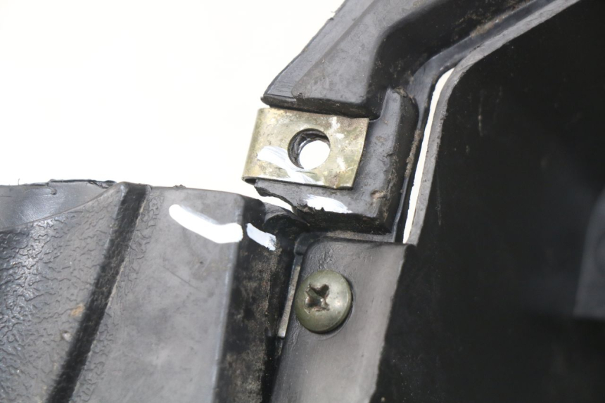 photo de FLOOR PANEL BAOTIAN TRAVEL SPIRIT 50 (2010 - 2012) - Surface and material condition