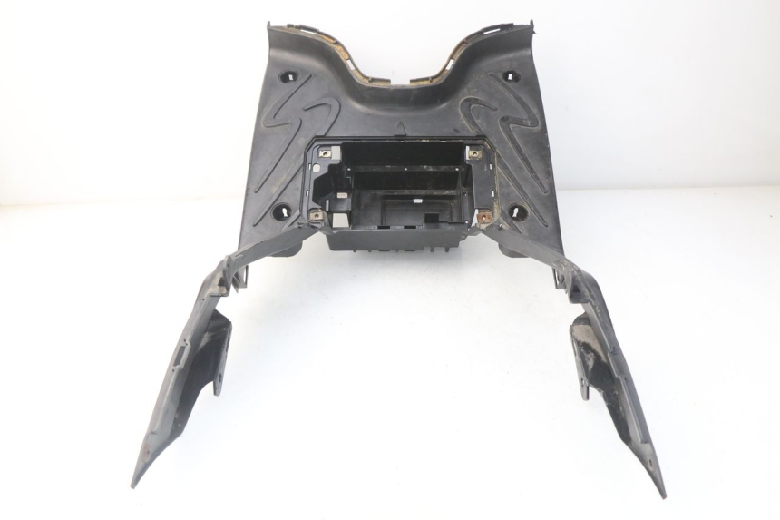 photo de FLOOR PANEL PEUGEOT TWEET 125 (2010 - 2017) - Fixing points details