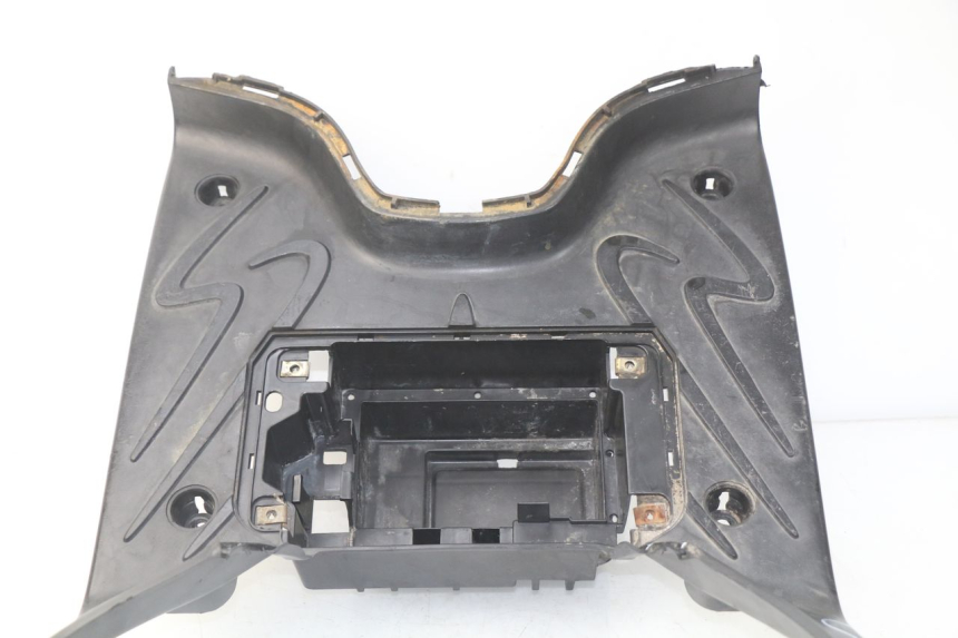 photo de FLOOR PANEL PEUGEOT TWEET 125 (2010 - 2017) - Surface and material condition