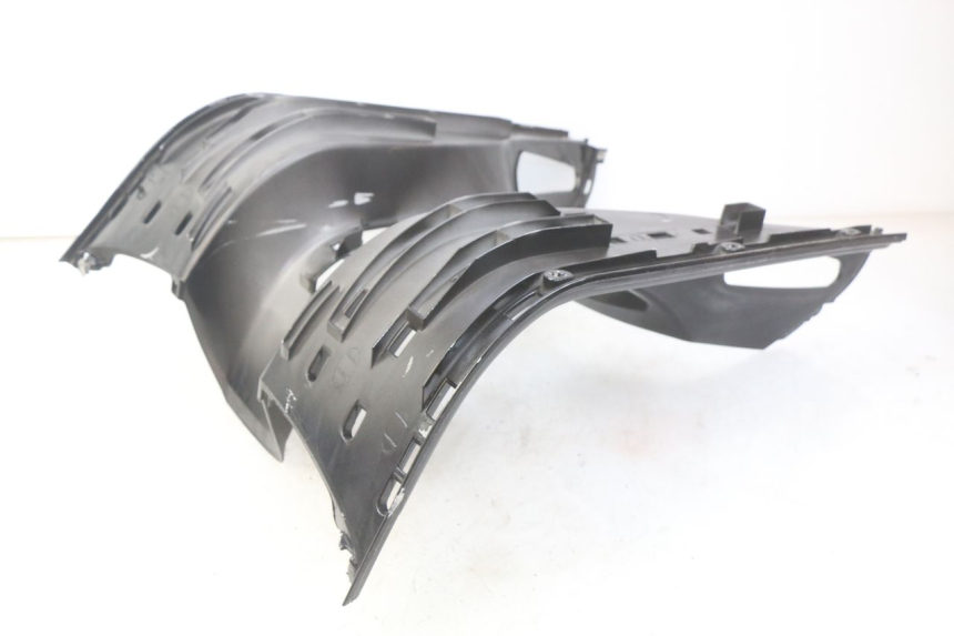 photo de FLOOR PANEL PIAGGIO VESPA GTS SUPER IE 125 (2009 - 2016) - Component detail