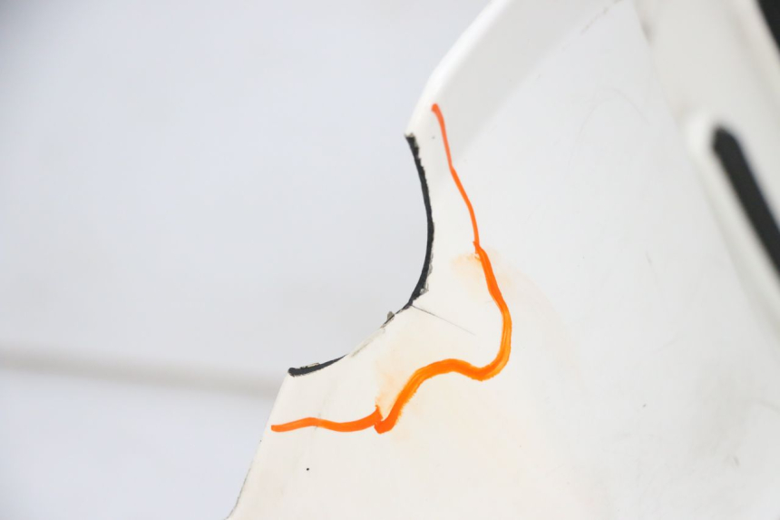 photo de FLOOR PANEL PIAGGIO VESPA GTS SUPER IE 125 (2009 - 2016) - Focus on structure