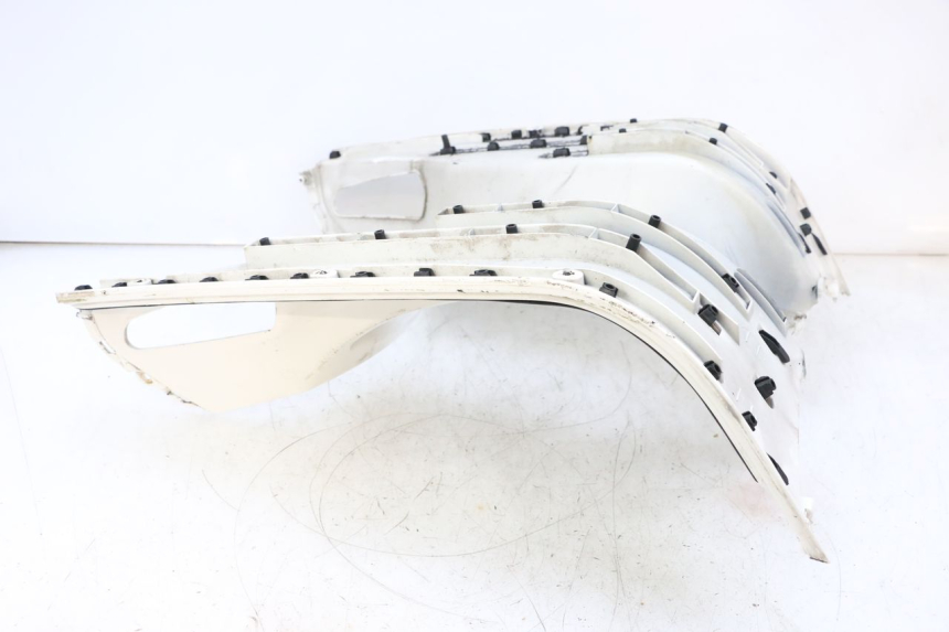 photo de FLOOR PANEL PIAGGIO VESPA GTS SUPER IE 125 (2009 - 2016) - Alternative perspective