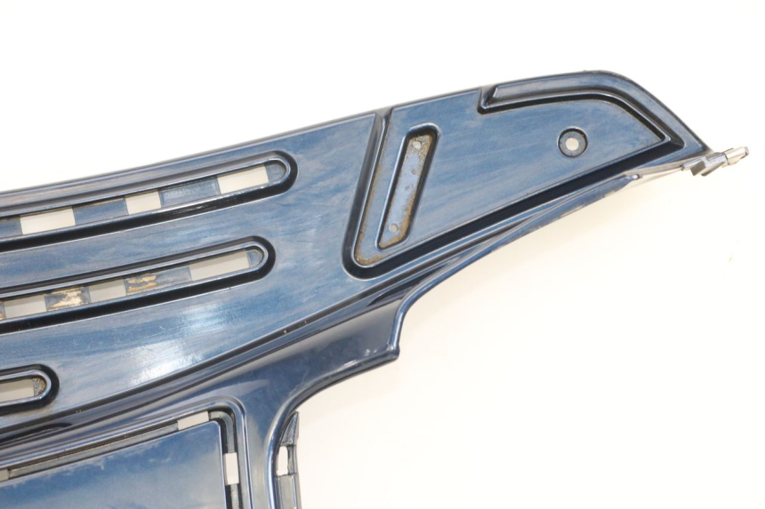 photo de FLOOR PANEL PIAGGIO VESPA LX 125 (2005 - 2010) - High-resolution close-up