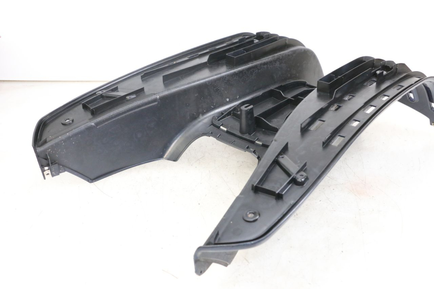 photo de FLOOR PANEL PIAGGIO VESPA LX 125 (2005 - 2010) - Zoom on usage condition