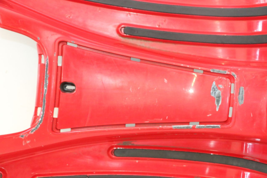 photo de FOOTREST PIAGGIO VESPA S 2T 50 (2007 - 2014) - Fixing points details