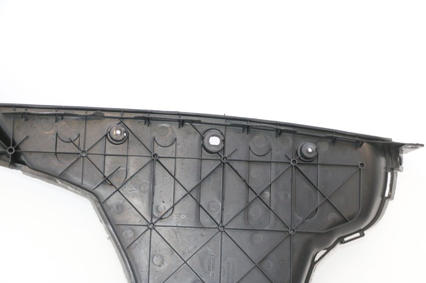 photo de FOOTREST PEUGEOT VIVACITY NEW 2T 50 (2008 - 2017) - Fixing points details