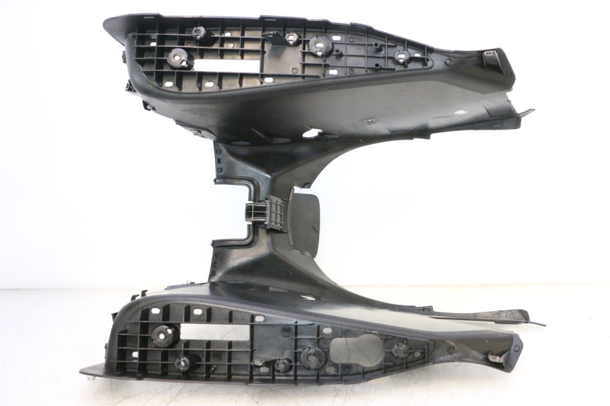 photo de FOOTREST YAMAHA X-MAX XMAX 125 (2010 - 2013) - Fixing points details