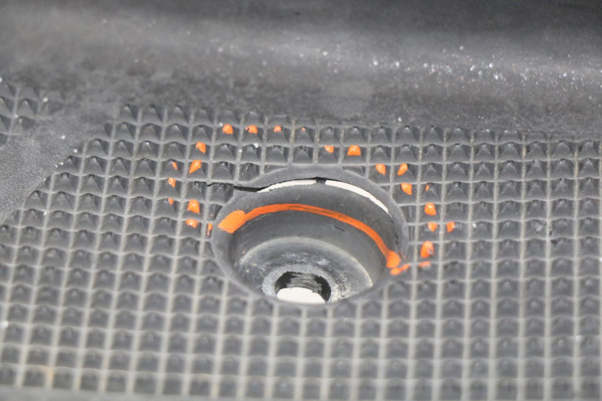 photo de FOOTREST YAMAHA YP MAJESTY 125 (1998 - 2001) - Distinctive features