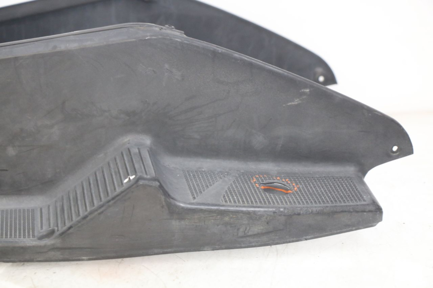 photo de FOOTREST YAMAHA YP MAJESTY 125 (1998 - 2001) - Markings and original references