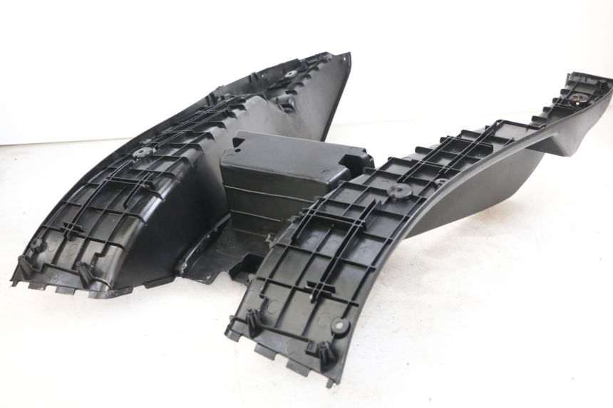 photo de FLOOR PANEL YAMAHA YP MAJESTY 125 (2002 - 2006) - Alternative perspective