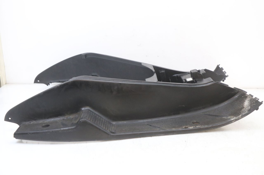 photo de FLOOR PANEL YAMAHA YP MAJESTY 125 (2002 - 2006) - Zoom on usage condition