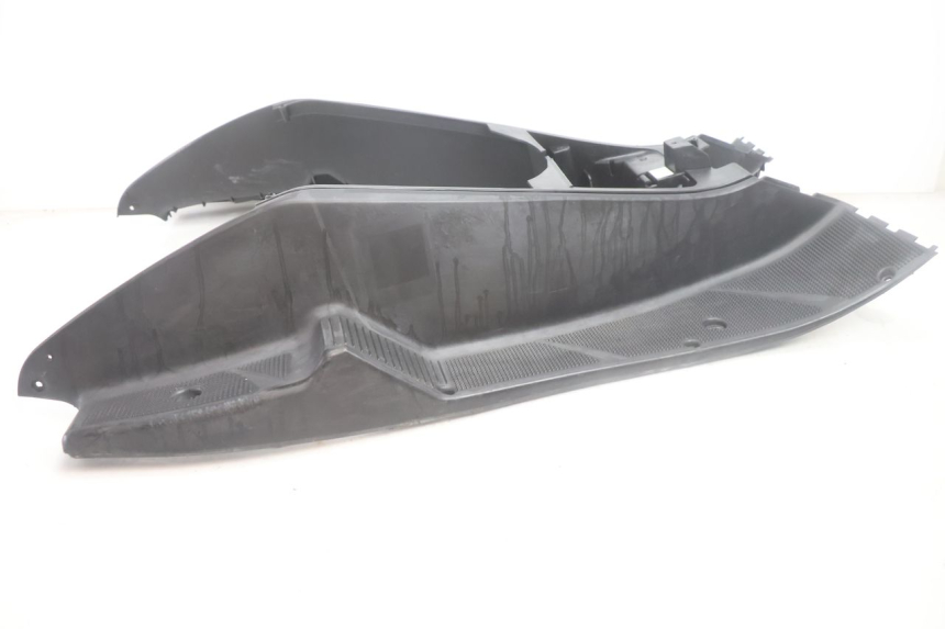 photo de FLOOR PANEL YAMAHA YP MAJESTY 125 (2007 - 2010) - Fixing points details