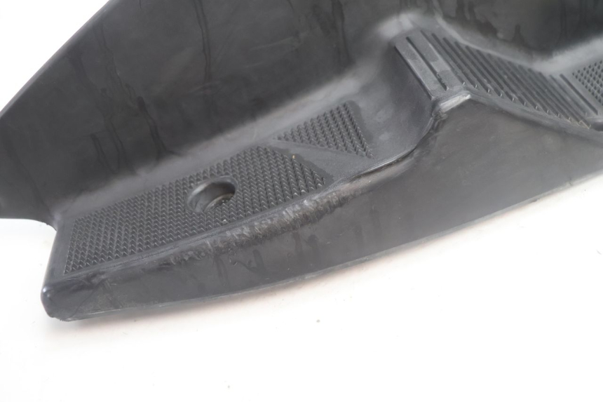 photo de FLOOR PANEL YAMAHA YP MAJESTY 125 (2007 - 2010) - Surface and material condition