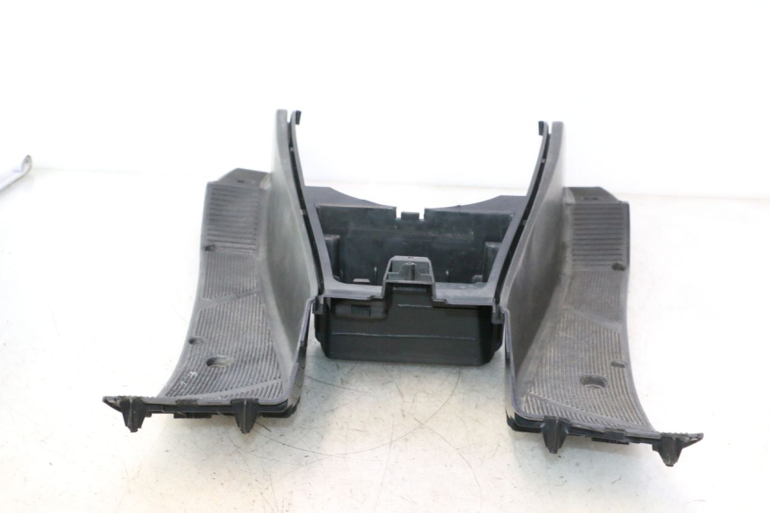 photo de FLOOR PANEL YAMAHA YP MAJESTY 125 (2002 - 2006) - Zoom on usage condition
