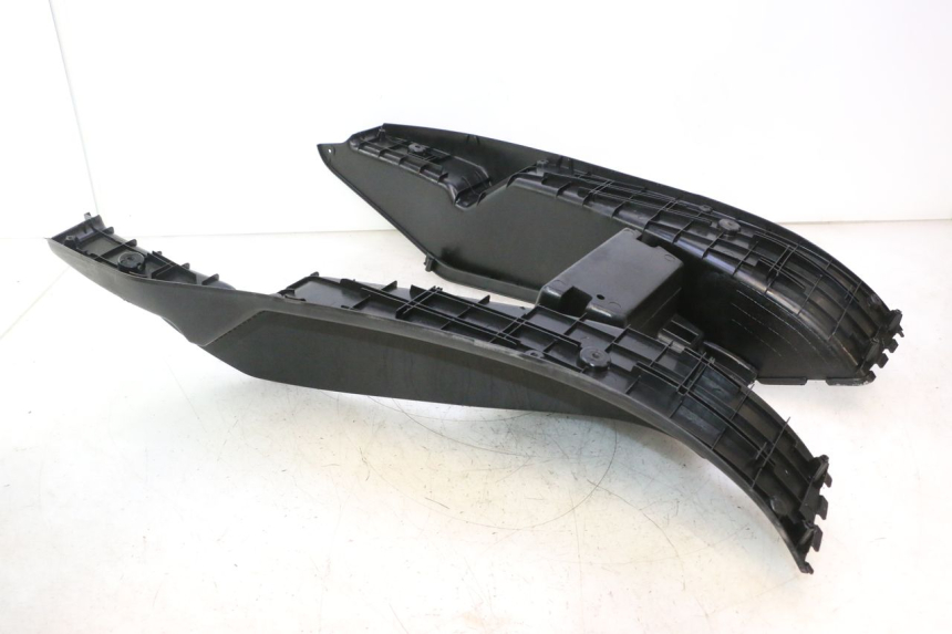 photo de FLOOR PANEL YAMAHA YP MAJESTY 125 (2002 - 2006) - Alternative angle