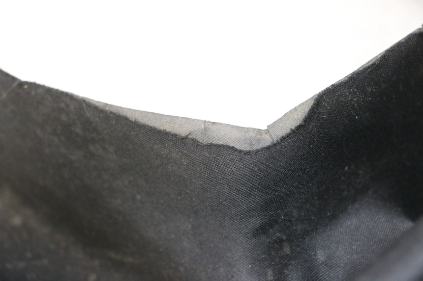 photo de UNDERSEAT CARPET PEUGEOT SATELIS COMPRESSOR K15 125 (2006 - 2009) - Fixing points details