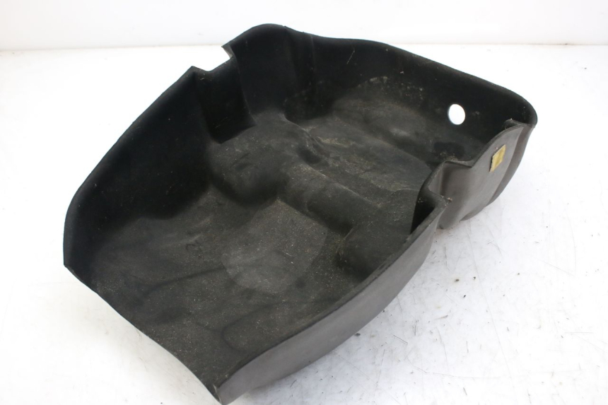 photo de TRUNK CARPET PEUGEOT SATELIS 125 (2010 - 2012) - Fixing points details