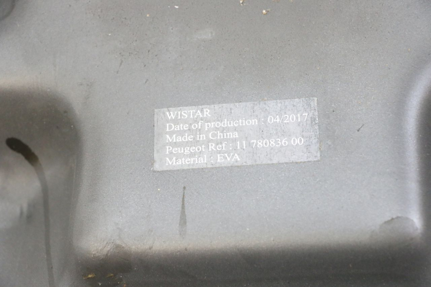 photo de UNDERSEAT CARPET PEUGEOT SATELIS 125 (2013 - 2018) - Alternative perspective