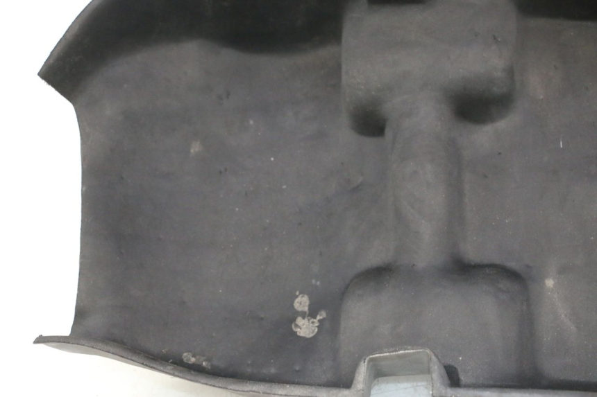 photo de UNDERSEAT CARPET PEUGEOT SATELIS 125 (2006 - 2009) - Surface and material condition