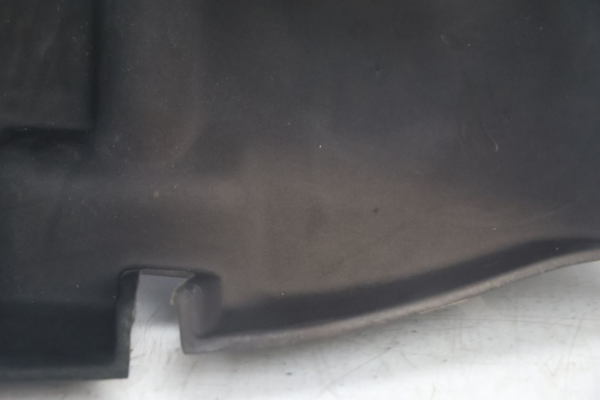 photo de UNDERSEAT CARPET PEUGEOT SATELIS 125 (2013 - 2018) - Alternative perspective